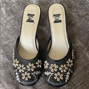 Z Universe “Winston” Embroidered Beaded Mule Kitten Heels size 7